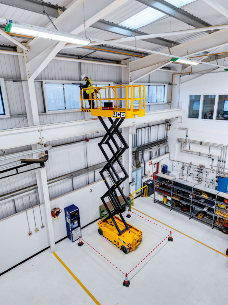 S4046E Hydraulic Access Platform